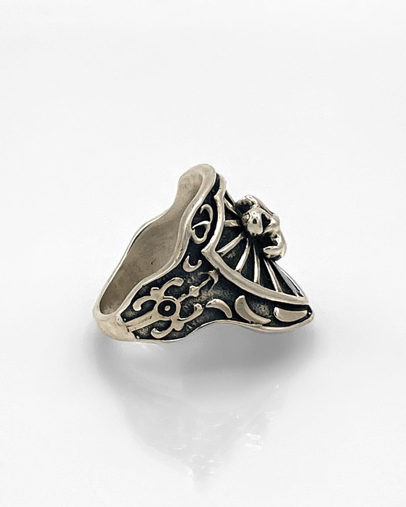 Fleur de Lis Shield Ring