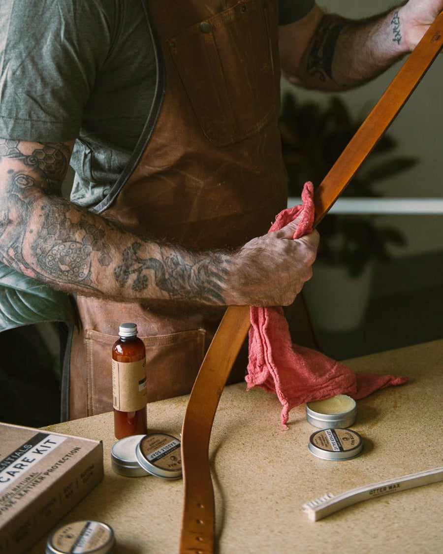 STANDARD ESSENTIALS LEATHER CARE KIT